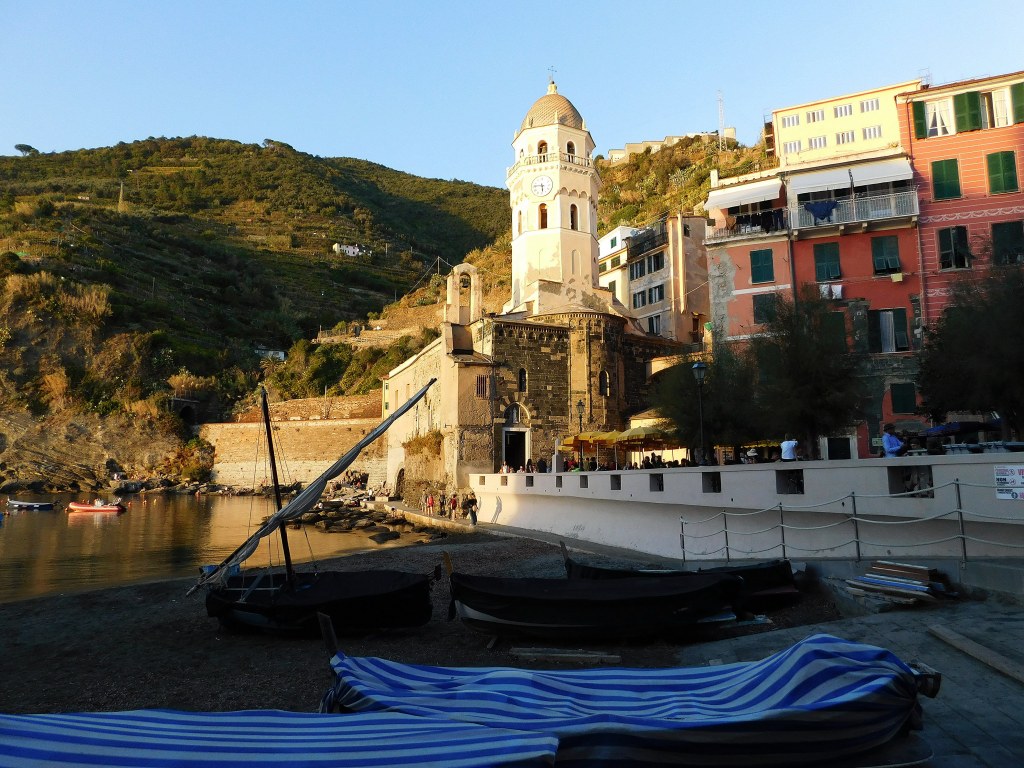 Santa Margherita and Ananasso Bar in Vernazza harbour, Cinque Terre
A practical guide on how to visit Cinque Terre in one day
