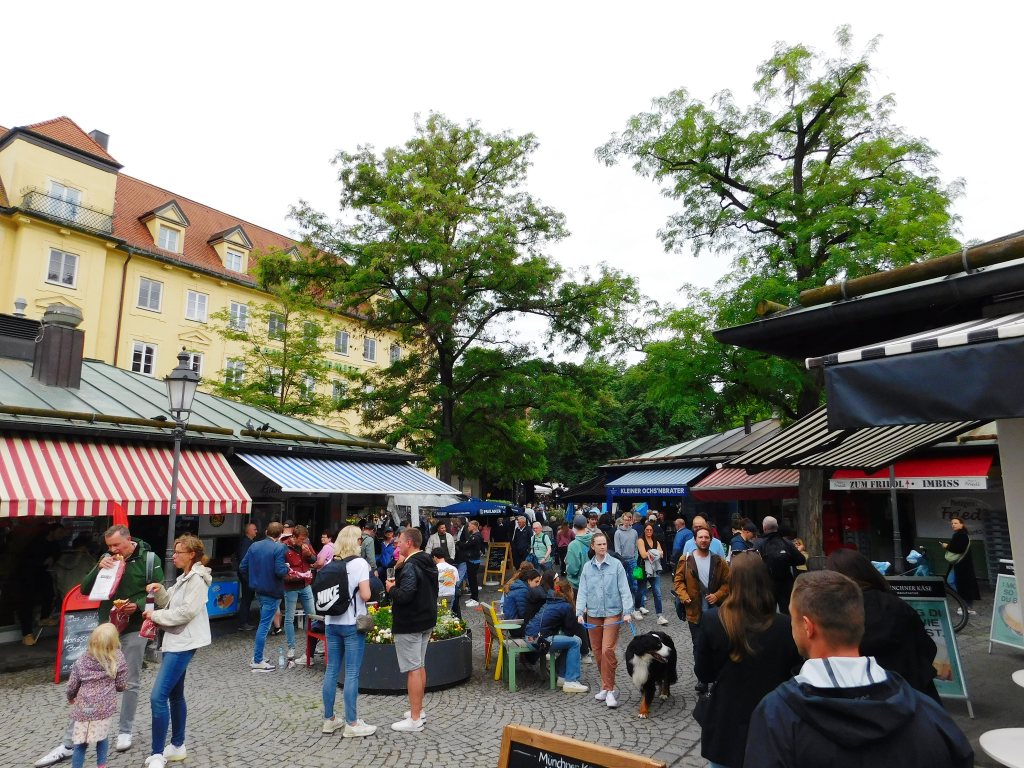 Viktualienmarkt Munich: Best stalls, local delicacies & insider tips