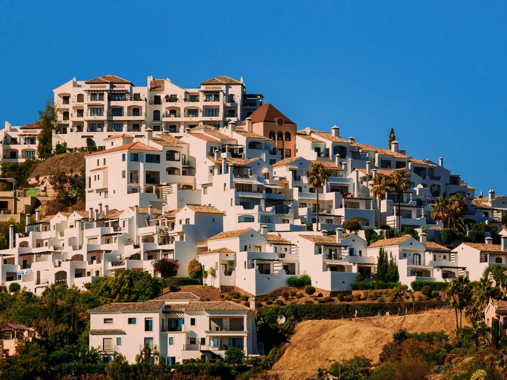 Beachfront apartments Spain – Benal Beach Apartments: terraces, gardens and year‑round pools